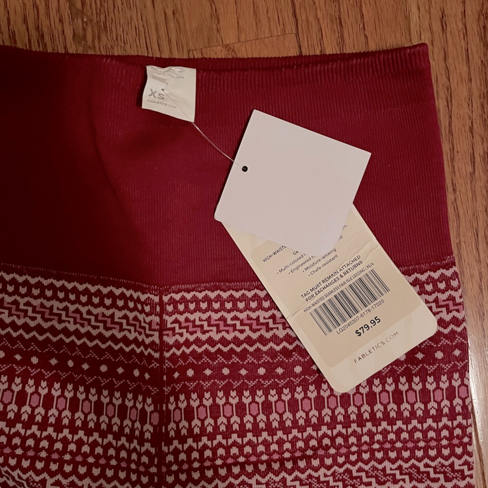 Fabletics workout top and leggings. Fair Isle print, perfect for workouts, ski - Picture 5 of 6